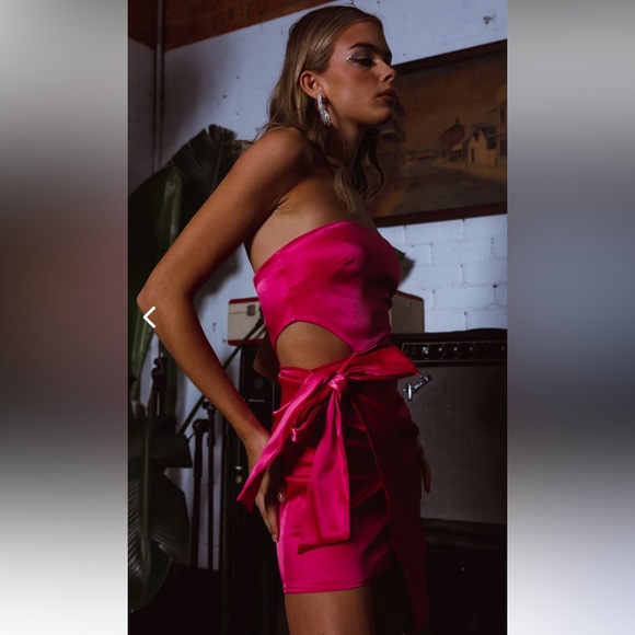 Selfie Leslie Eyes For You Waist Tie Mini Dress Pink NEW Size Medium Satin - Picture 7 of 16